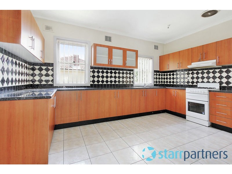 6 Clapham Rd, Regents Park NSW 2143