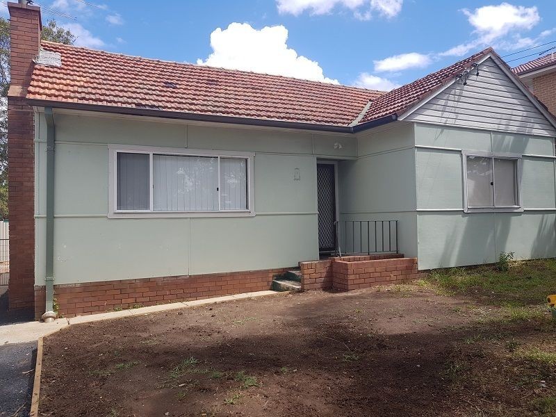 8 Dellwood St, Granville NSW 2142