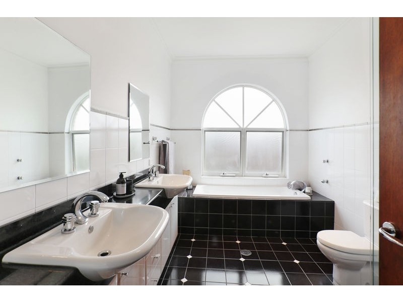 85 Flinders Rd, Georges Hall NSW 2198