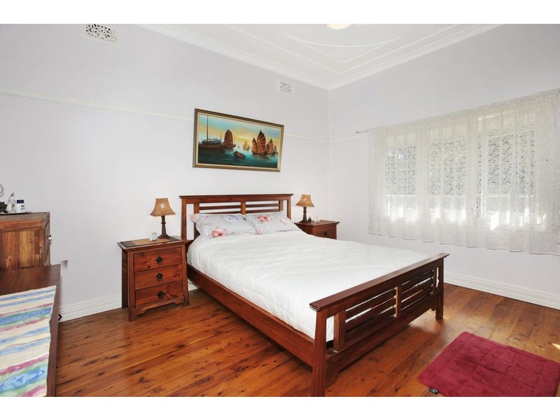 4 Wellington Rd, Granville NSW 2142