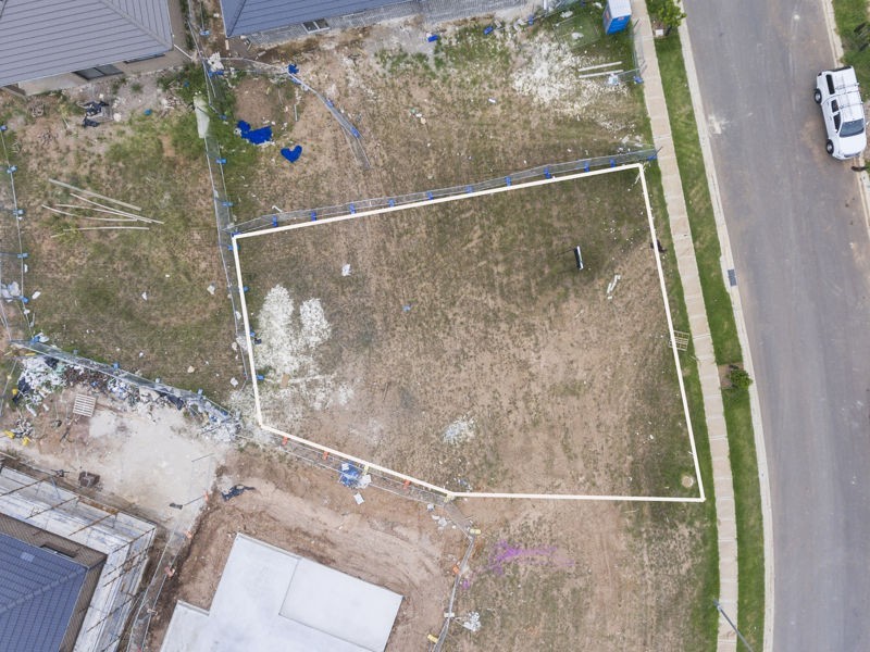 40 Honeymyrtle Drive, Denham Court NSW 2565