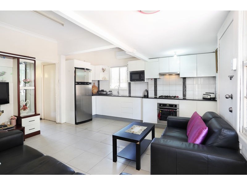 85 Wellington Rd, Auburn NSW 2144