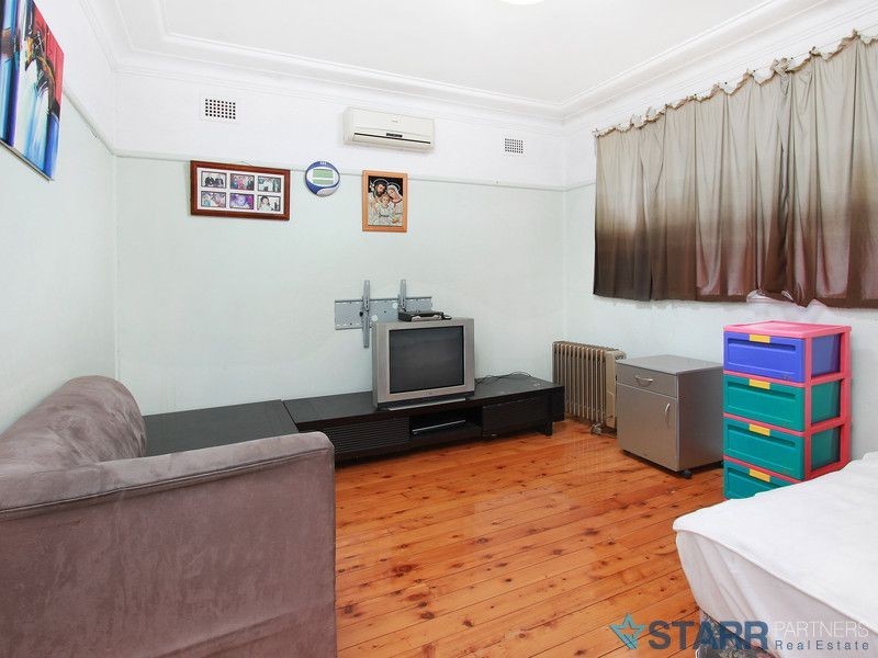 25 Kirkham Rd, Auburn NSW 2144