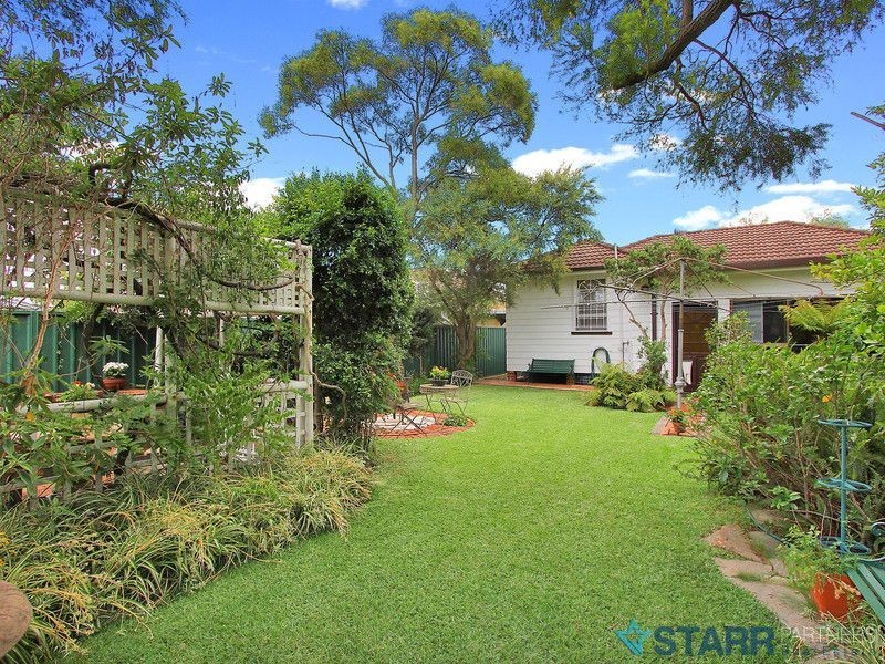 6 Laverack Crescent, Granville NSW 2142