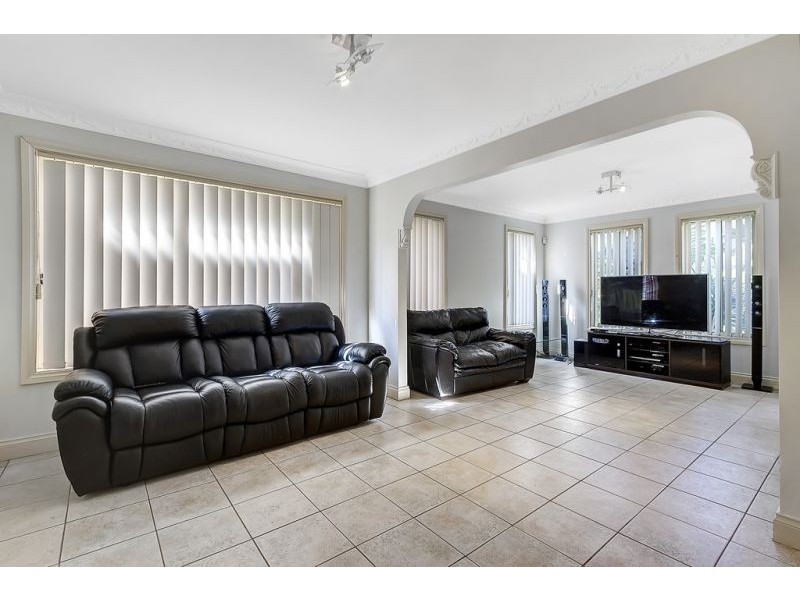 15 Dungara Crescent, Stanhope Gardens NSW 2768