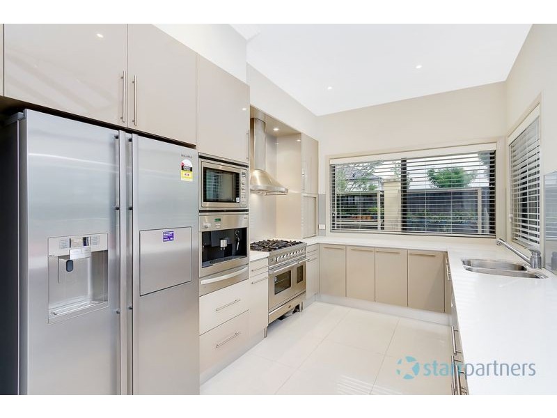 16 Pipersbrook Crescent, Bella Vista NSW 2153