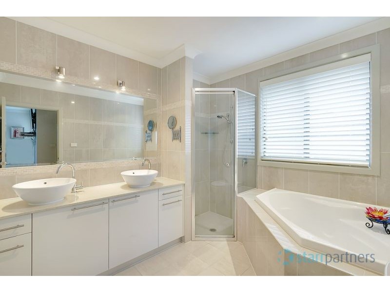 16 Pipersbrook Crescent, Bella Vista NSW 2153