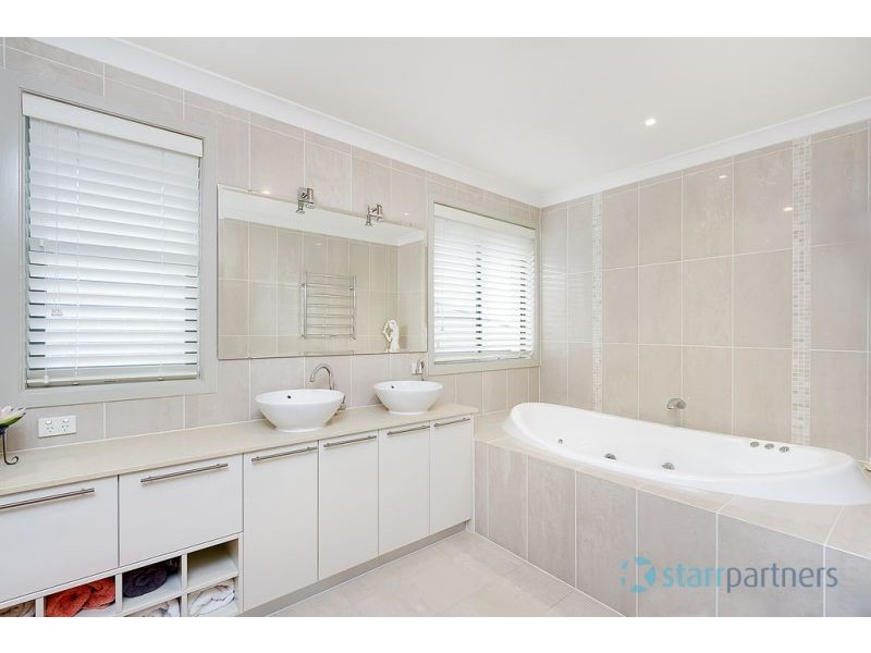 16 Pipersbrook Crescent, Bella Vista NSW 2153