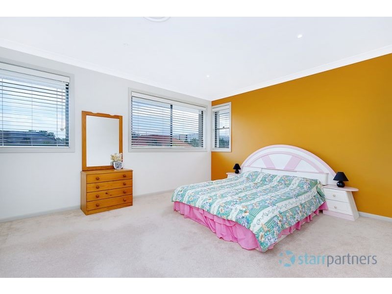 16 Pipersbrook Crescent, Bella Vista NSW 2153