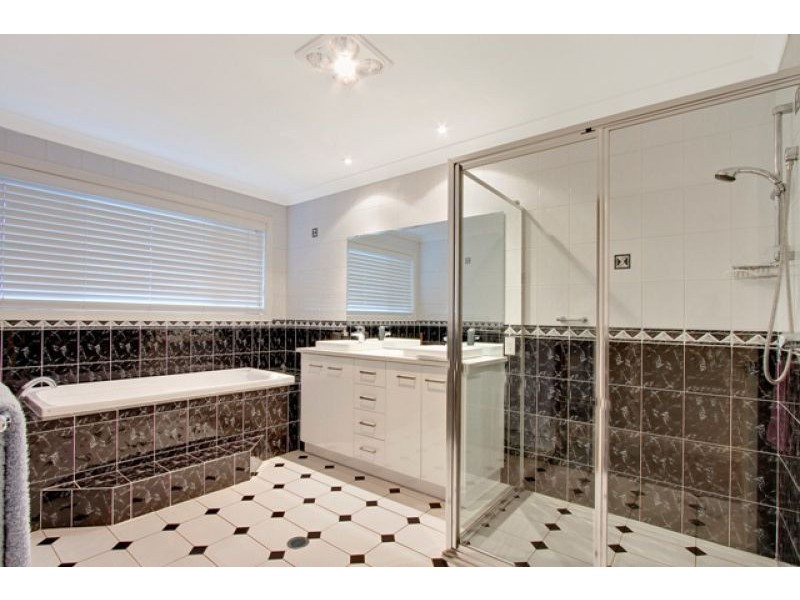 17 Middlebrook Rise, Bella Vista NSW 2153