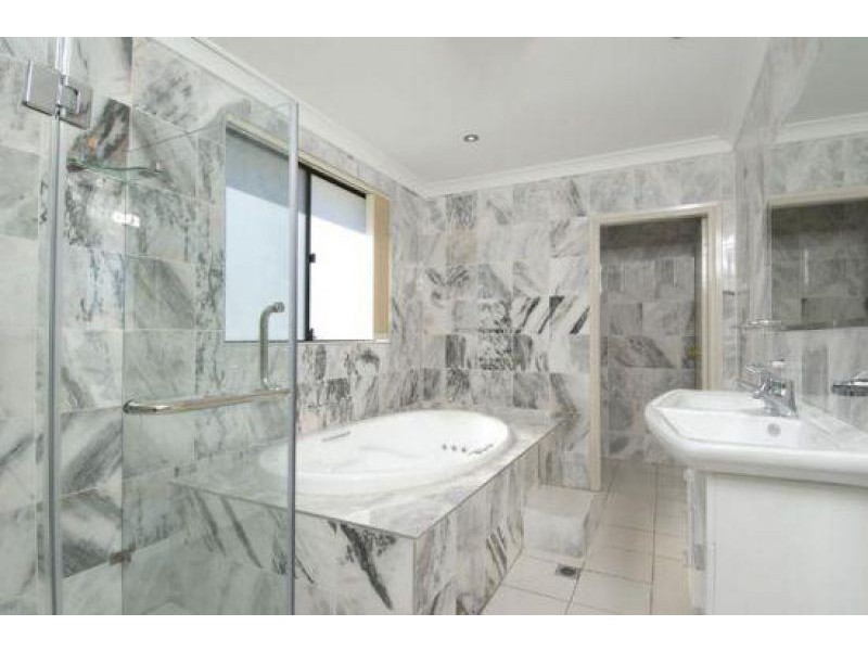 13 Pipersbrook Crescent, Bella Vista NSW 2153