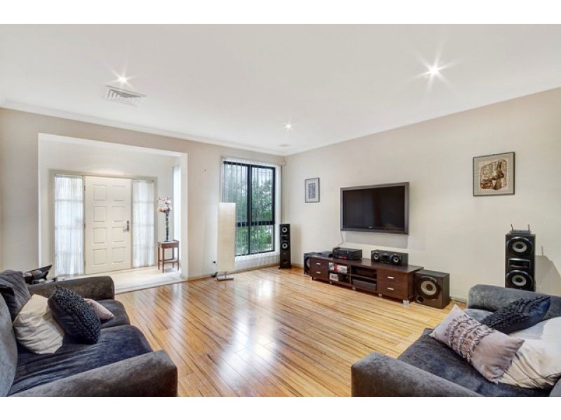 26 Linden Way, Bella Vista NSW 2153