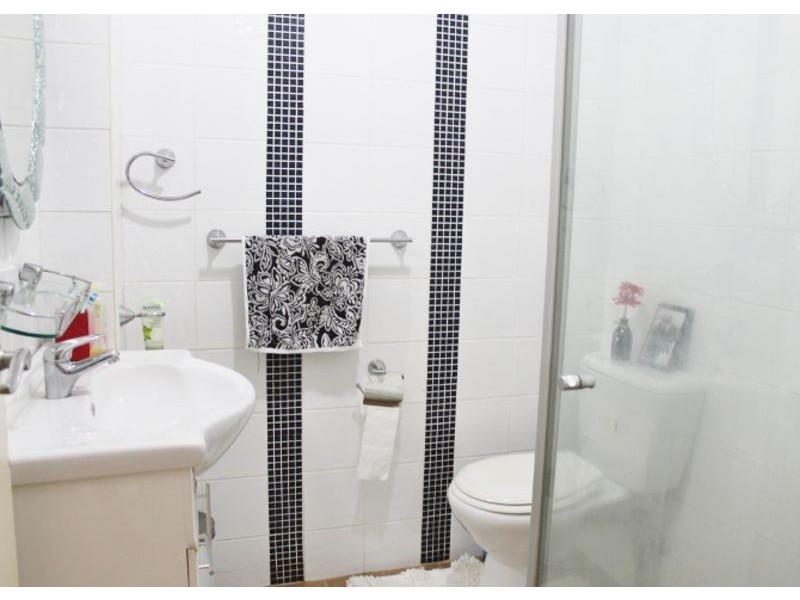 2/48 Memorial Avenue, Merrylands NSW 2160