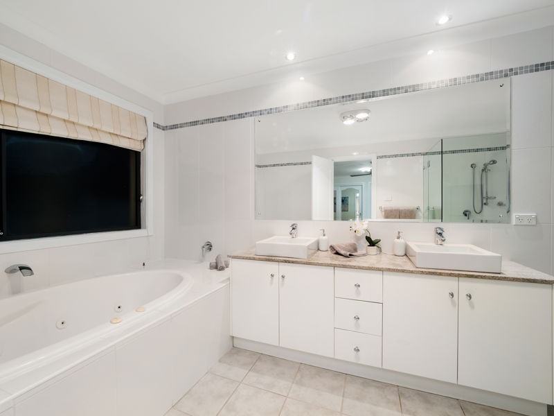44 Edgewater Drive, Bella Vista NSW 2153