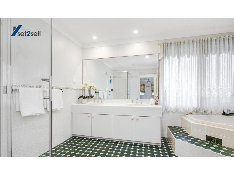 25 Springfield Crescent, Bella Vista NSW 2153