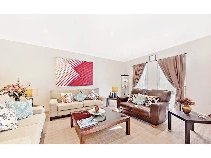 27 Rebellion Circuit, Beaumont Hills NSW 2155