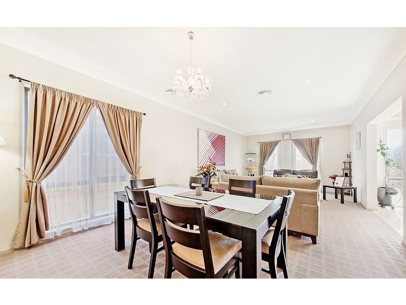 27 Rebellion Circuit, Beaumont Hills NSW 2155