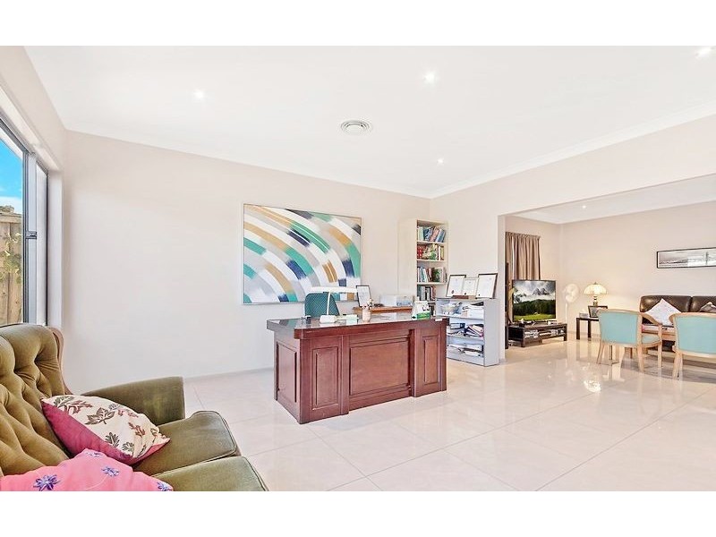 27 Rebellion Circuit, Beaumont Hills NSW 2155