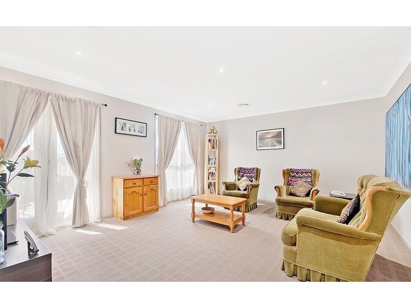 27 Rebellion Circuit, Beaumont Hills NSW 2155