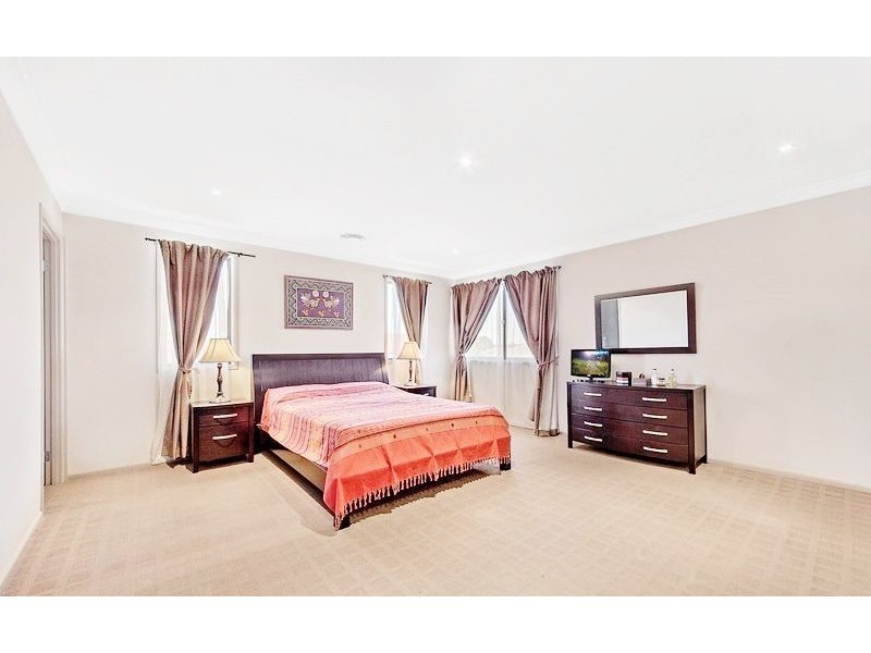 27 Rebellion Circuit, Beaumont Hills NSW 2155