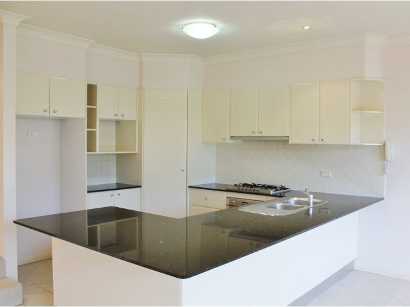 12 Linden Way, Bella Vista NSW 2153