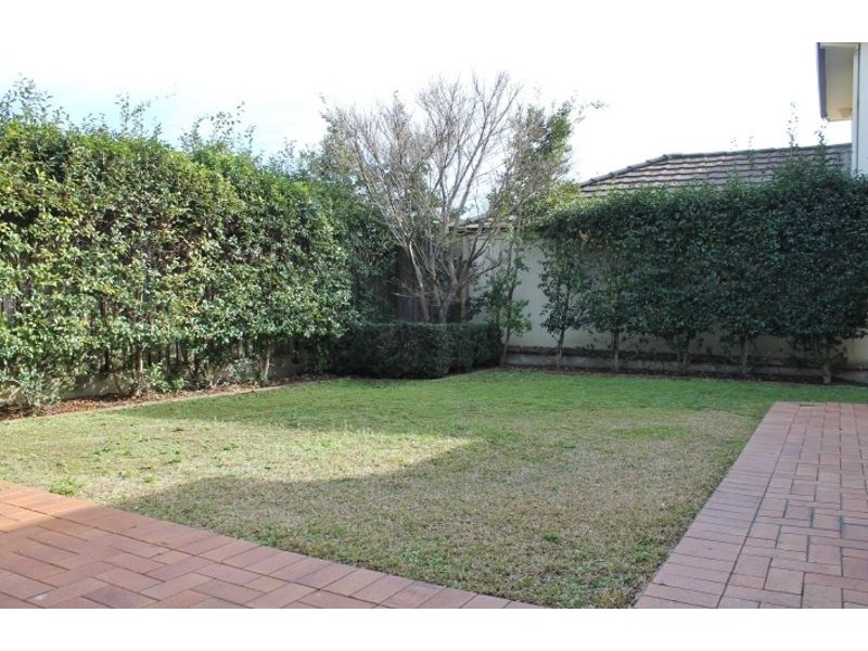 12 Linden Way, Bella Vista NSW 2153