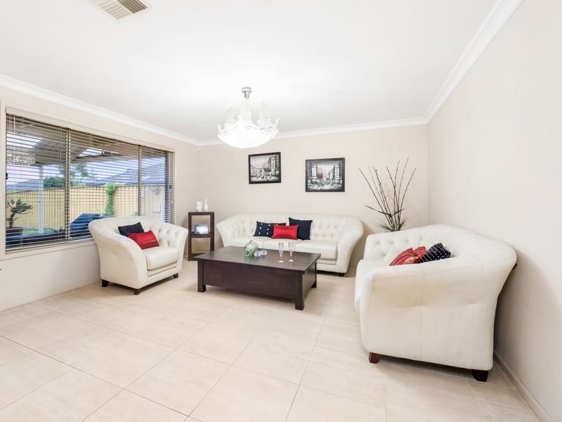 4 Huon Close, Stanhope Gardens NSW 2768
