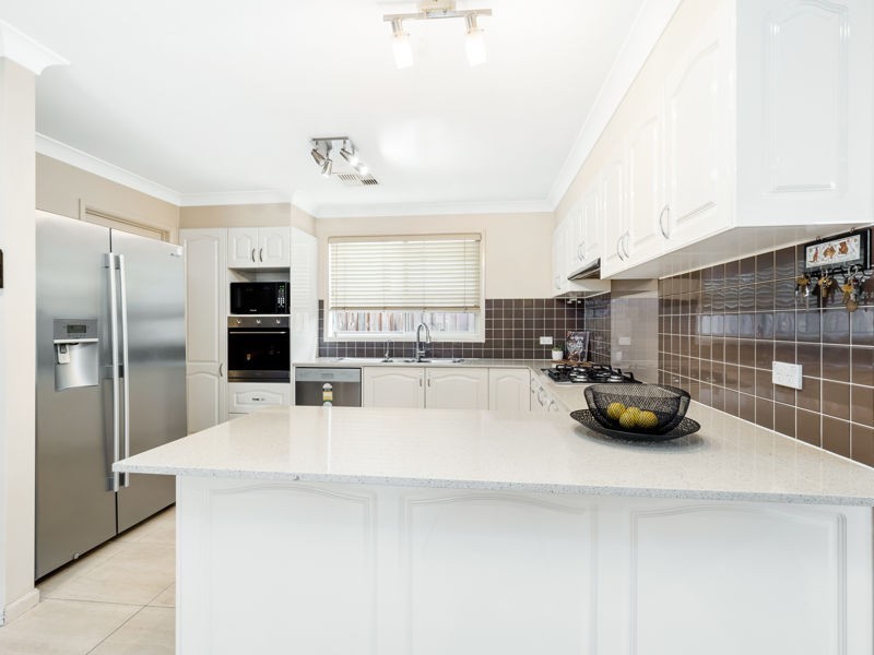 4 Huon Close, Stanhope Gardens NSW 2768