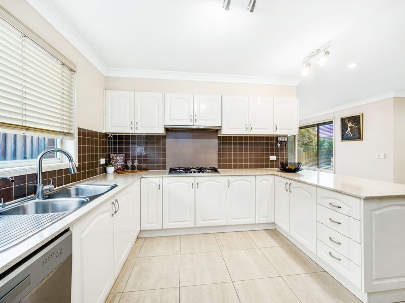 4 Huon Close, Stanhope Gardens NSW 2768