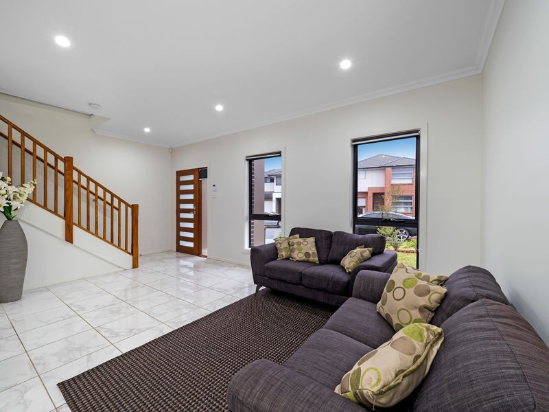 32 Summerland Crescent, Colebee NSW 2761