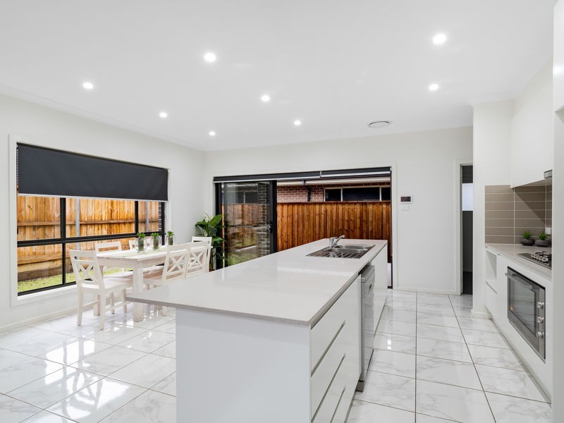 32 Summerland Crescent, Colebee NSW 2761