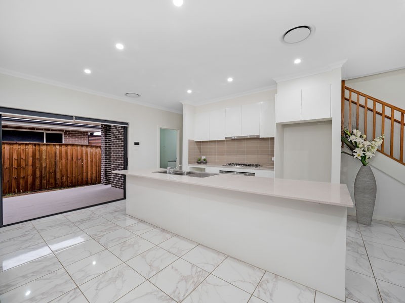 32 Summerland Crescent, Colebee NSW 2761