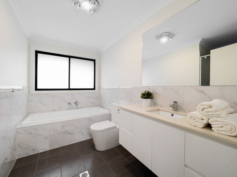 32 Summerland Crescent, Colebee NSW 2761