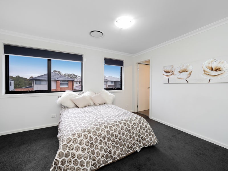 32 Summerland Crescent, Colebee NSW 2761