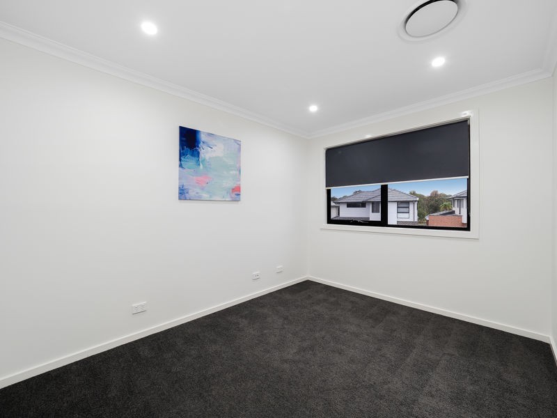 32 Summerland Crescent, Colebee NSW 2761