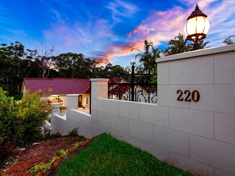 220 Ridgecrop Drive, Castle Hill NSW 2154
