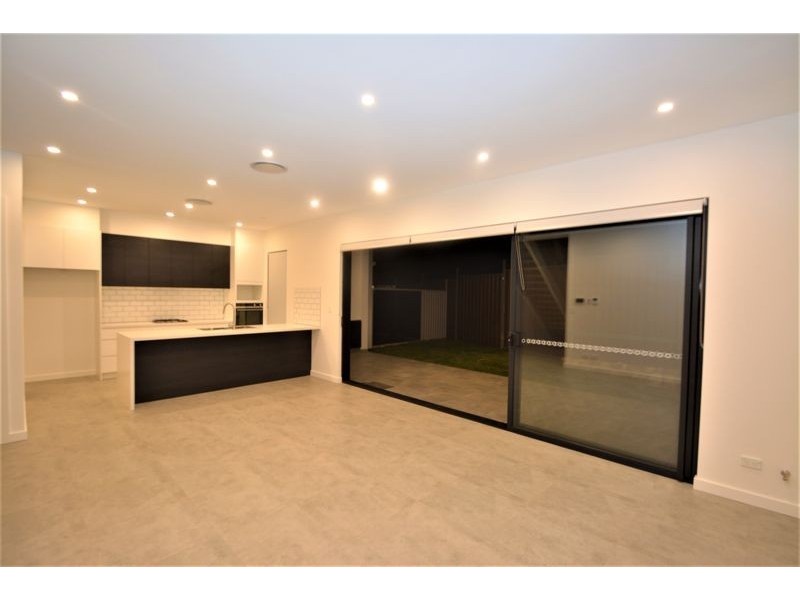 8 Phyllis Avenue, Picnic Point NSW 2213