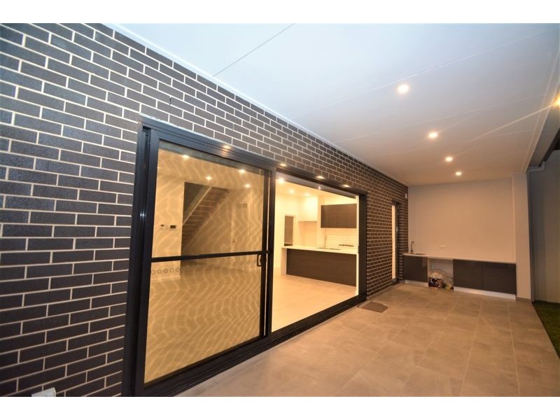 8 Phyllis Avenue, Picnic Point NSW 2213