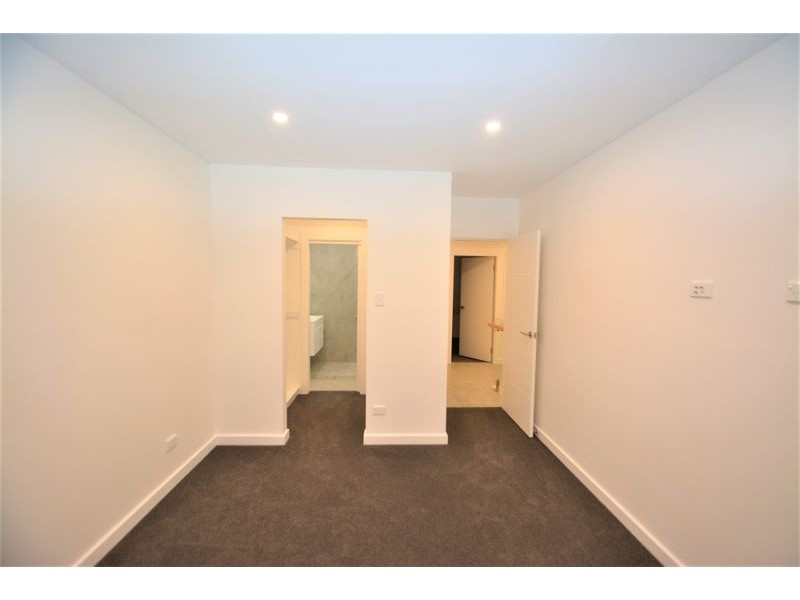 8 Phyllis Avenue, Picnic Point NSW 2213