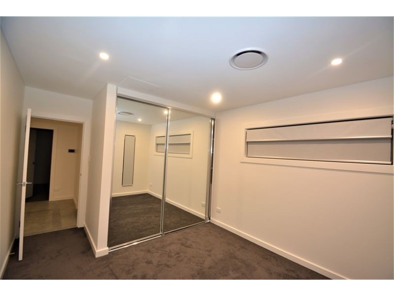 8 Phyllis Avenue, Picnic Point NSW 2213
