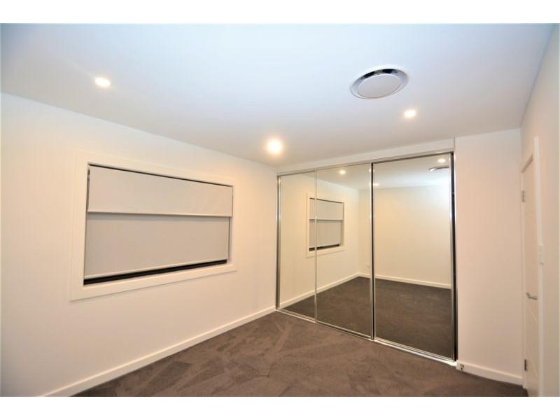 8 Phyllis Avenue, Picnic Point NSW 2213