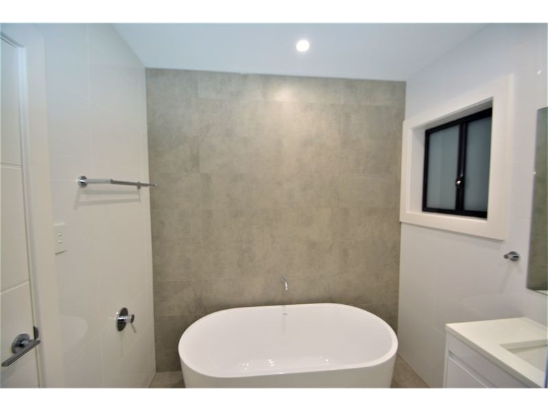 8 Phyllis Avenue, Picnic Point NSW 2213