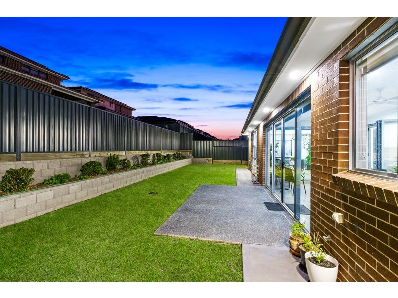 27 john hillas Avenue, Kellyville NSW 2155