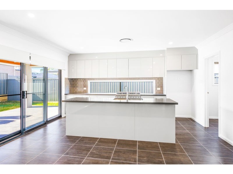 7 Hedgewood Dr, Box Hill NSW 2765