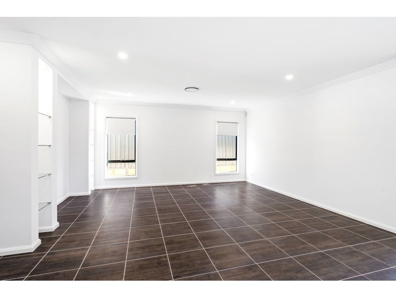 7 Hedgewood Dr, Box Hill NSW 2765