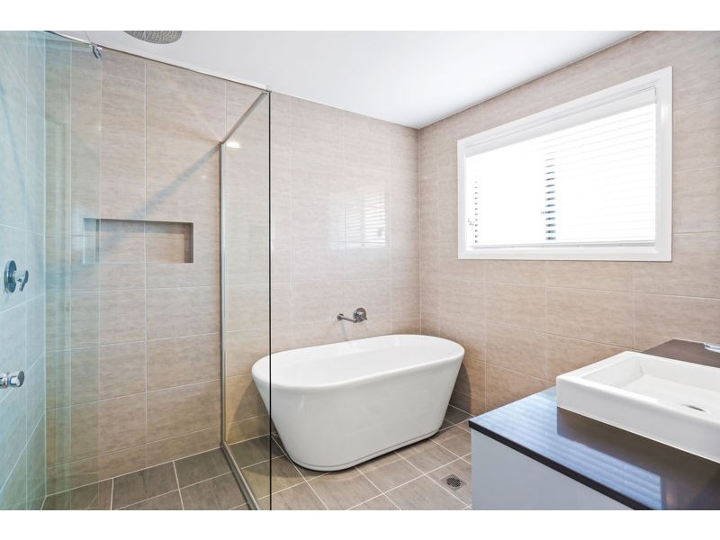 7 Hedgewood Dr, Box Hill NSW 2765