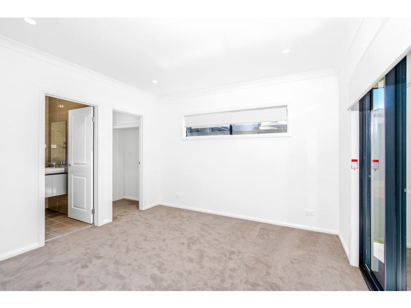 7 Hedgewood Dr, Box Hill NSW 2765