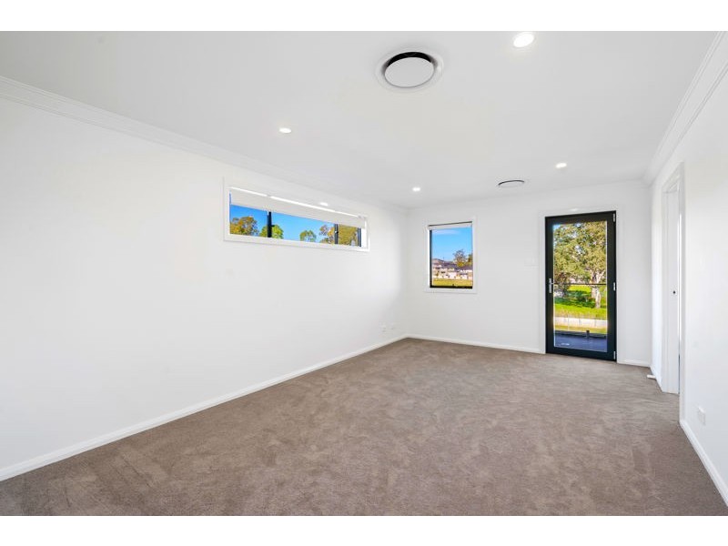 7 Hedgewood Dr, Box Hill NSW 2765