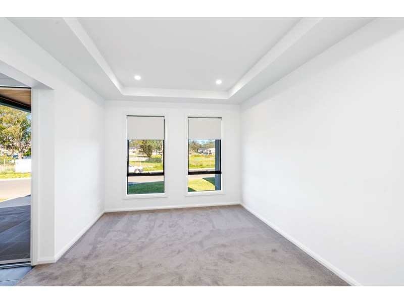 7 Hedgewood Dr, Box Hill NSW 2765