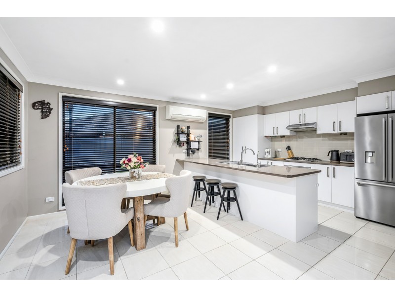 16 Jenkin Street, Ropes Crossing NSW 2760